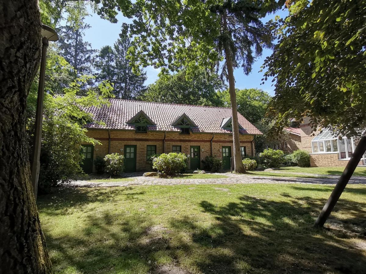Hotel Schloesschen Sundische Wiese Zingst Exteriör bild
