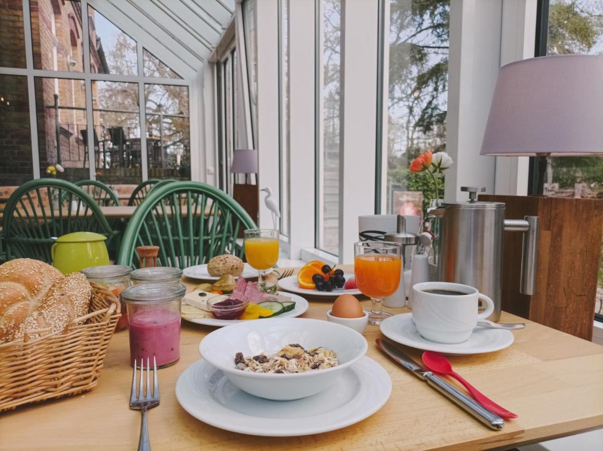 Hotel Schloesschen Sundische Wiese Zingst Exteriör bild