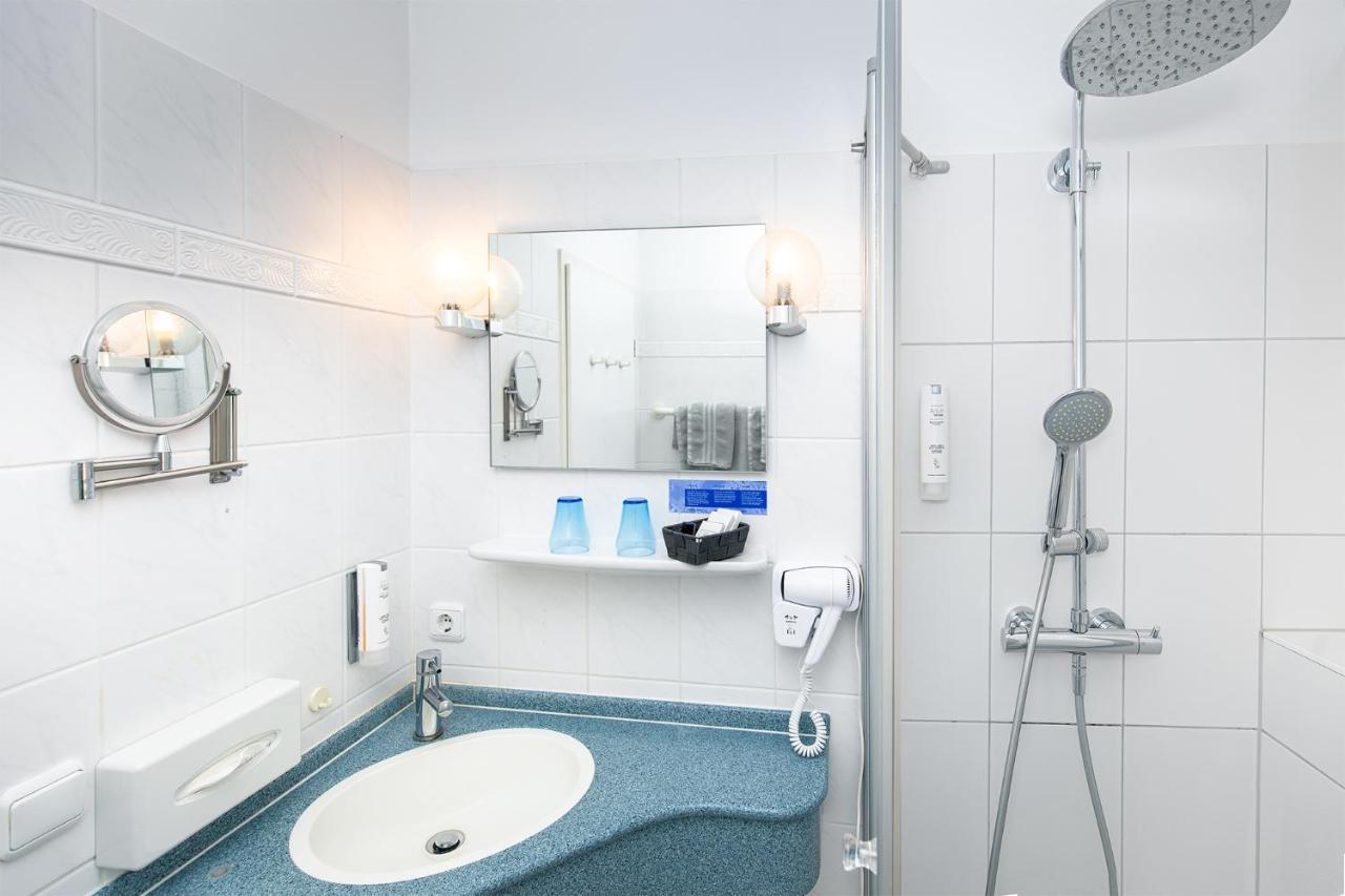 Hotel Schloesschen Sundische Wiese Zingst Exteriör bild