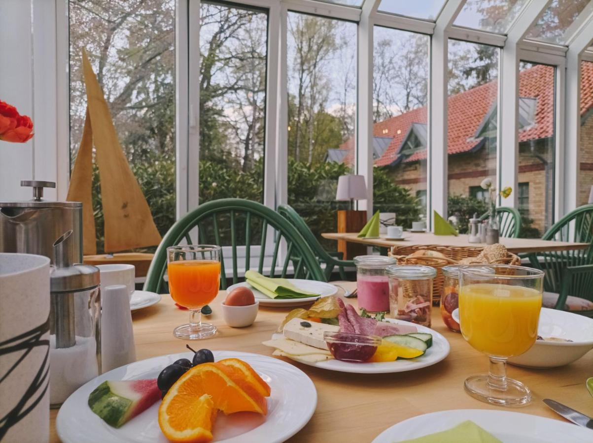 Hotel Schloesschen Sundische Wiese Zingst Exteriör bild