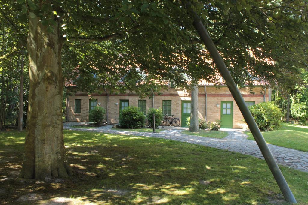 Hotel Schloesschen Sundische Wiese Zingst Exteriör bild